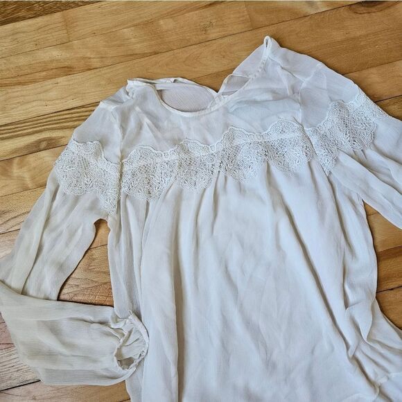 Abercrombie and Fitch white lace blouse - Picture 6 of 10